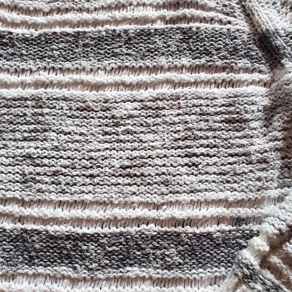 Grey and white striped sweater - Picture 3 of 3
